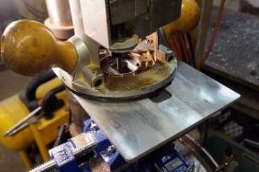 The router zips through aluminum more slowly than wood, but it still works.