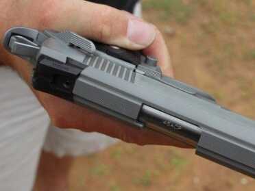 Top rib is clearly visible here along with the size of the controls. 