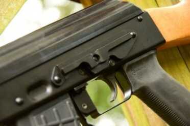 The side mount makes mounting traditional AK style mounts easy. For those of you who want railed optics mounts, you'll need to look to after-market upgrades.