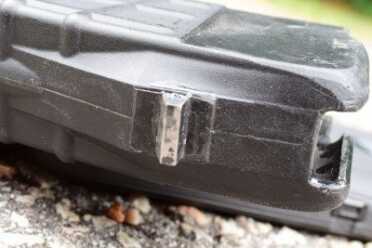 A steel locking latch on the Circle 10.