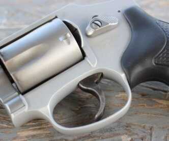 The frame is aluminum, which keeps the weight of the 642 down under a pound.