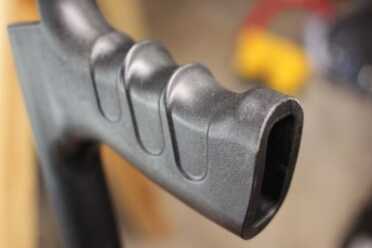 The grip has nice deep grooves. 