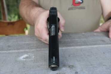 1911 Trigger Placement No need to choke it. Too much pressure sends shots off target and can damage triggers.