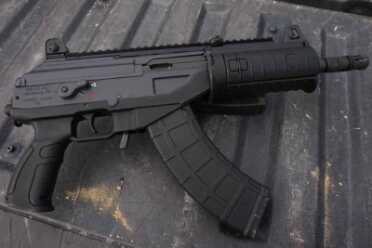 Ambidextrous controls make offhand shooting more efficient. 