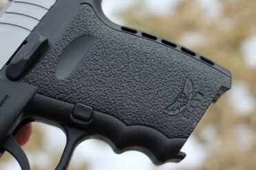 The grip, only an inch wide, lacks the ergonomic curves of the new grips coming out of Germany. 