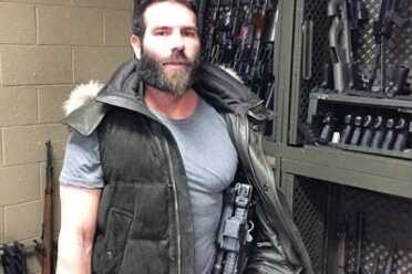 California Cops Seize Firearms from Dan Bilzerian's Gun Safe Dan Bilzerian has quite the Instagram presence. Though, viewer discretion is advised/NSFW.