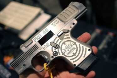 Capacity with the extra grip goes from 5+1 to 7+1. 