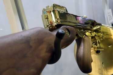 Shootable Gold Plated Tommy Guns, Stainless Desert Eagles - Thompson & Magnum Research - SHOT Show 2016 This is one well-made classic in what's sure to be a collectible finish.