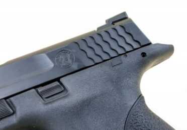 The slide serrations are the distinctive M&P scallop pattern. 