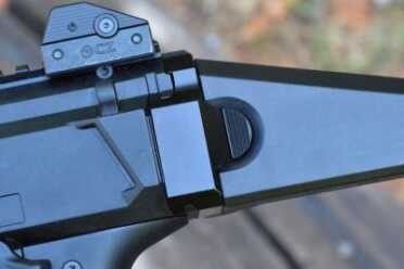 A simple and easy-to-use button frees up the stock to fold alongside the carbine.