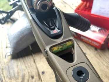 The built-in level is visible without breaking your firing position so you can be sure the rifle is perfectly vertical. 