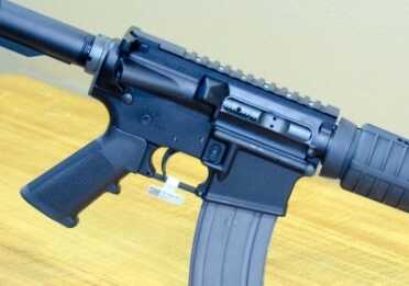 The CE1000 variant of the Expanse does not come with a forward assist button or dustcover door, but both can be added easily.