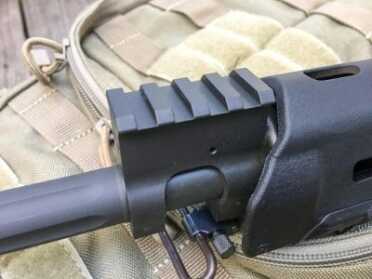 The gas block is consistent with the flat top design and is the same height as the receiver rail. 