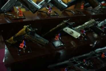 Iver Johnson Arms: 4-Barrel .22 LR Derringer, Semi-Auto Pistol-Grip Shotgun - SHOT Show 2017