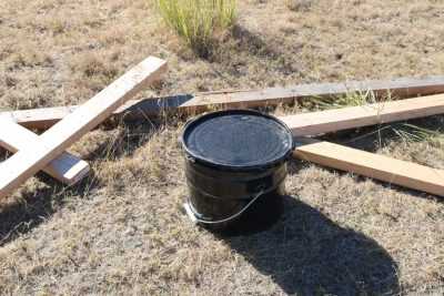 Check Out MGM's Portable 'Plate Rack in a Bucket'