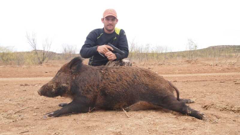 The Indomitable .40 S&W Goes Hog Hunting The Indomitable .40 S&W Goes Hog Hunting