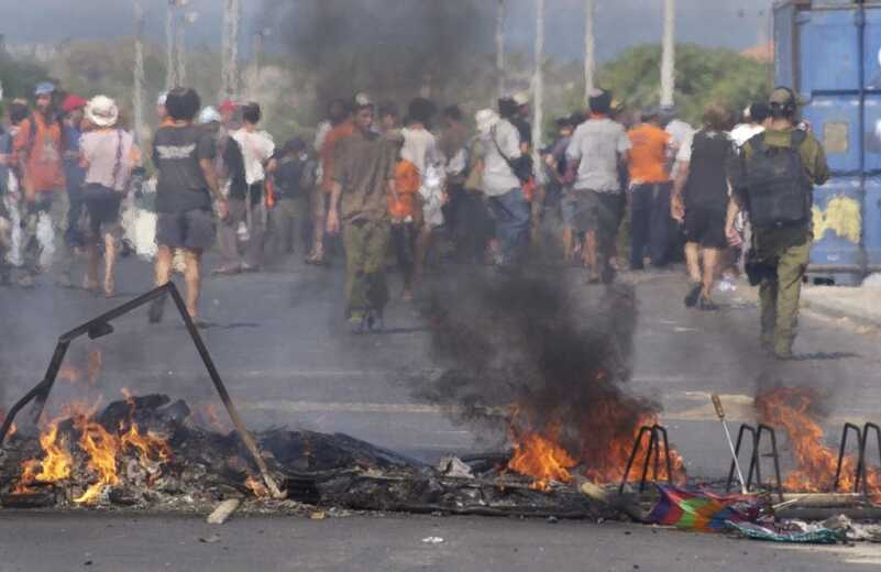 Three Shots That Doused the Light: The Assassination of Yitzhak Rabin Three Shots That Doused the Light: The Assassination of Yitzhak Rabin