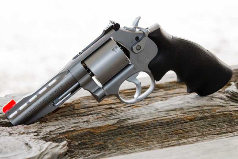 Smith & Wesson Performance Center Model 686 Raises the Bar Again Smith & Wesson Performance Center Model 686 Raises the Bar Again