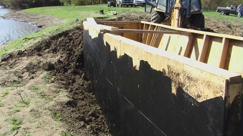 DIY - Building Waterfowl Blinds: Pit and Surface