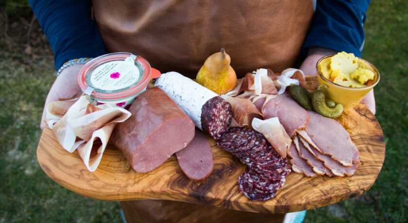 Czech Deer Steals Rifle as Game Becomes More Popular Czech Deer Steals Rifle as Game Becomes More Popular