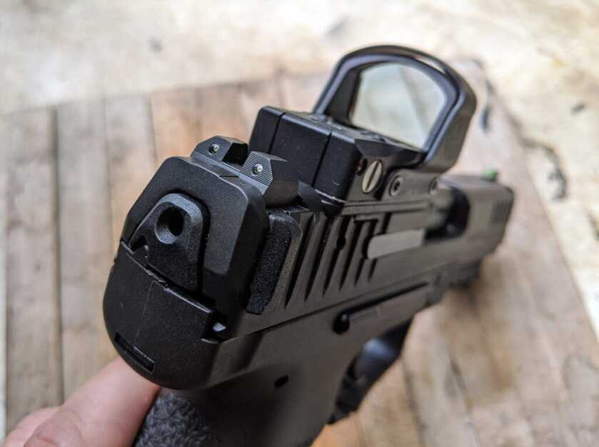 A Poor Takes the Optics-Ready HK VP9 for a Spin
