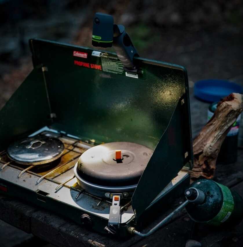 Blackfire's Waterproof Clamplight: The Work Light You Need