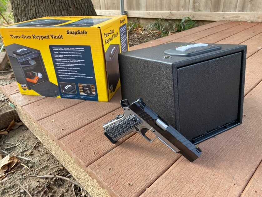 SnapSafe Two-Gun Keypad Vault
