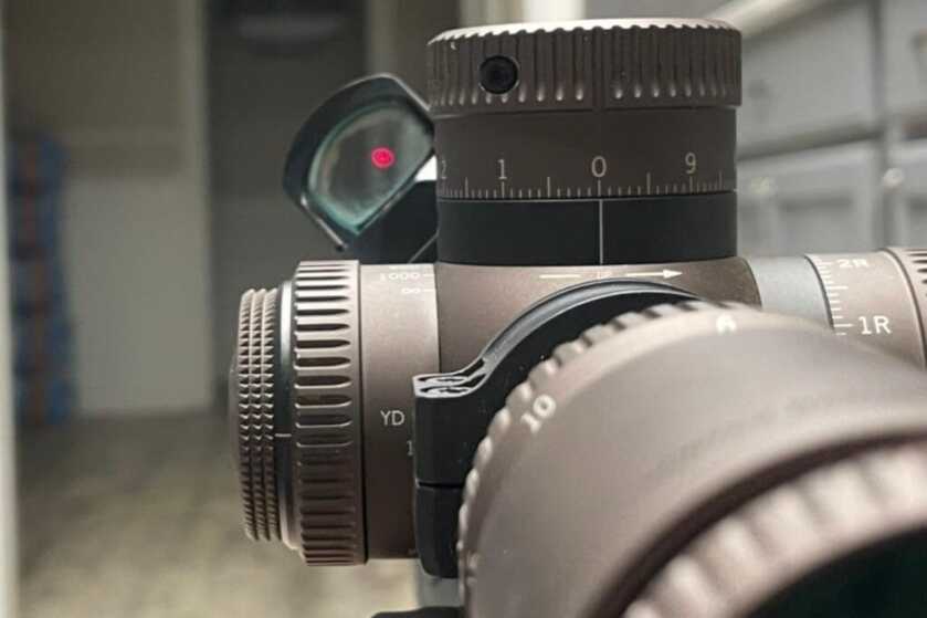 Vortex Razor HD Gen III 6-36x56 FFP Review Vortex Razor HD Gen III 6-36X56 sitting in a BoBro Engineering mount with a high top upper ring and holosun red dot mounted to it