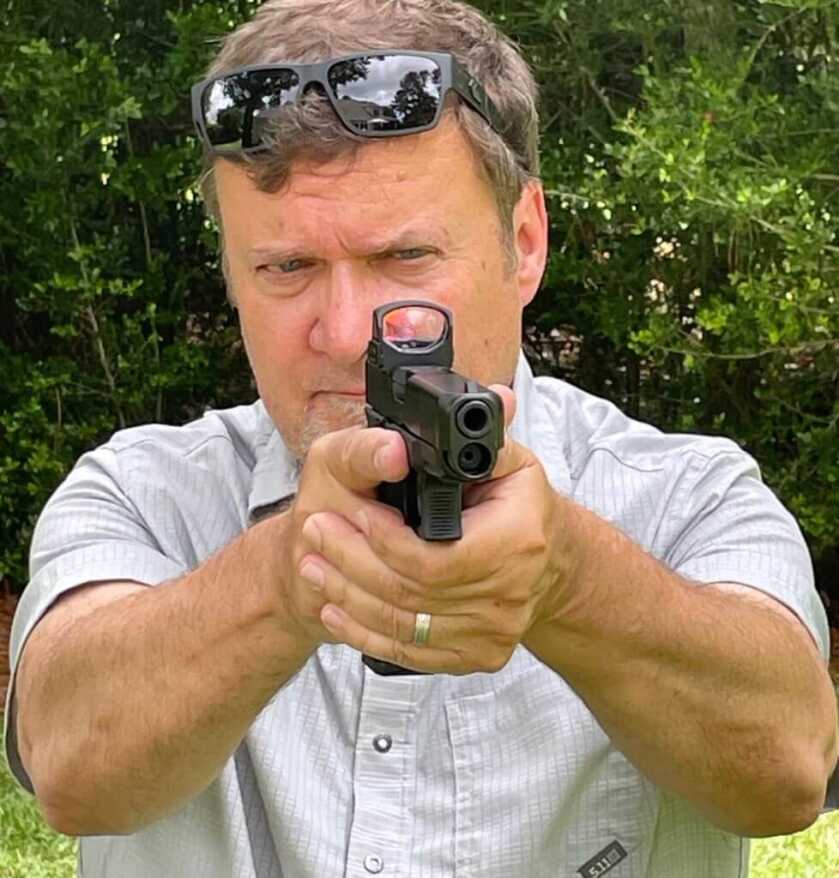 Shooting a Glock G47 MOS.