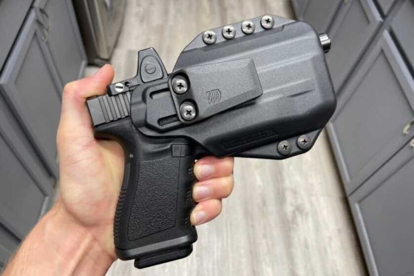 Glock 19 in Blackhawk STACHE IWB