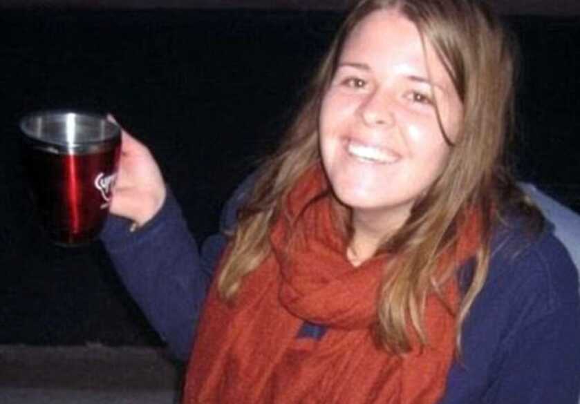 kayla mueller holding a mug