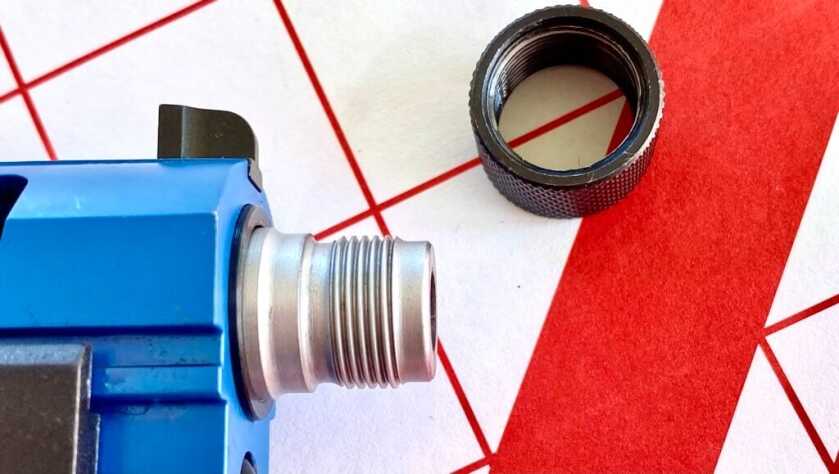 Threaded barrel of a rimfire pistol