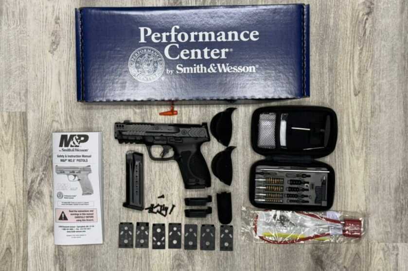 Unboxing M2.0 Carry Comp pistol