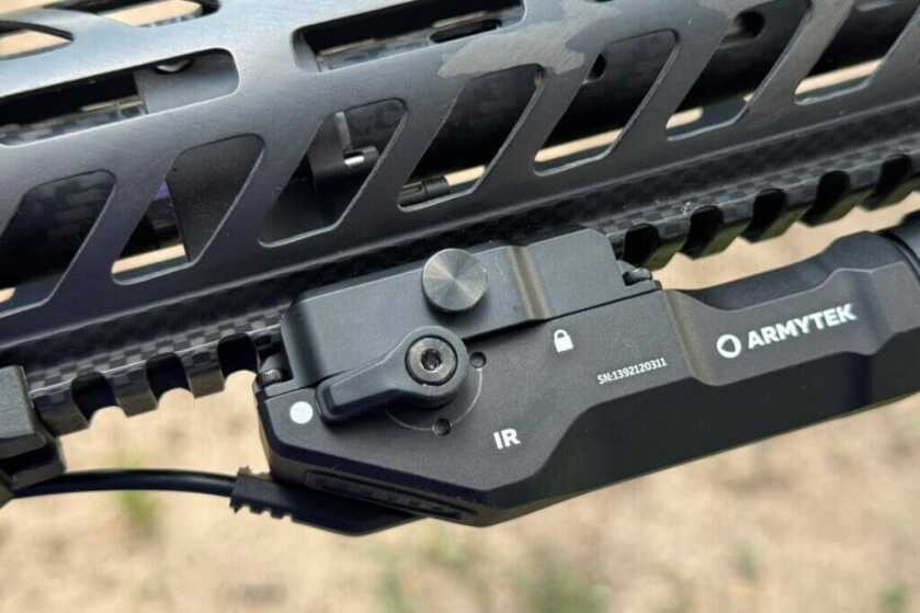 armytek parma c2ir pro lever