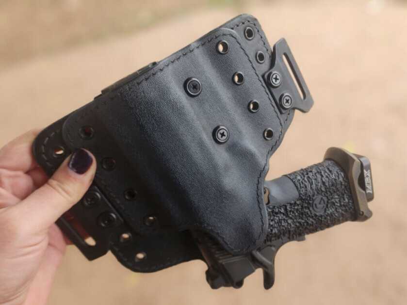 tucker gunleather retention of handgun