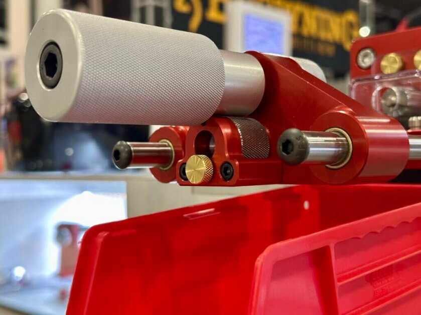 Closeup look at the rear of the case trimmer where the micrometer adjustment knob is located.