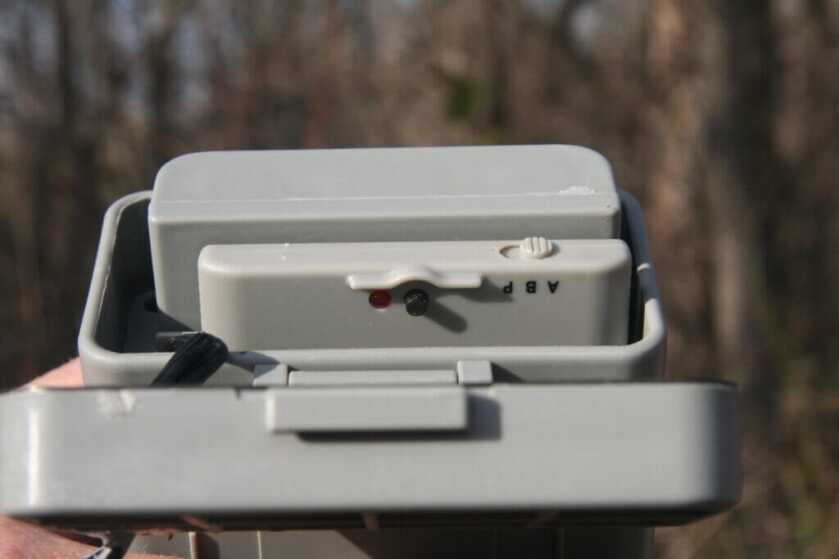 Lucky Duck XHDi waterproof battery box and remote receiver inside decoy body