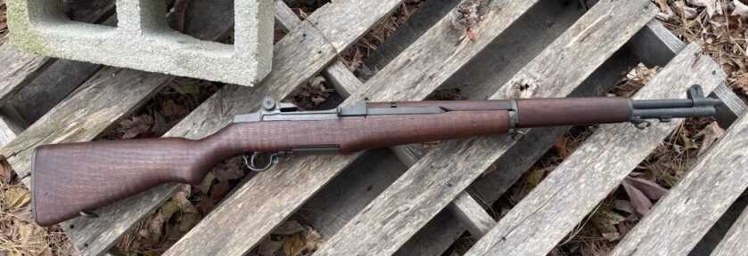 M1 Garand rifle profile showing full length wood stock and 24 inch barrel