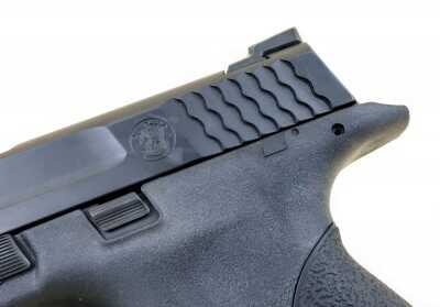 The slide serrations are the distinctive M&P scallop pattern. 