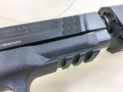 A Picatinny rail up front allows attachment of lights and lasers.