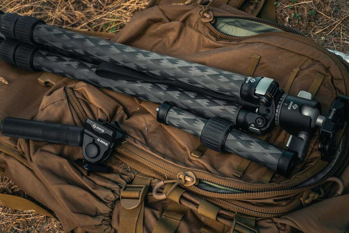 Really Right Stuff TFCX-13 compact carbon tripod