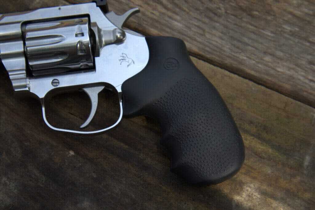 colt king cobra 22 hogue rubber grip