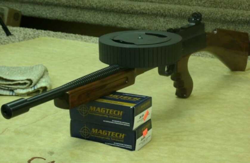 Two Criminals and The American 180 Submachine Gun: 1,200 RPM Rimfire Ripper Two Criminals and The American 180 Submachine Gun: 1,200 RPM Rimfire Ripper