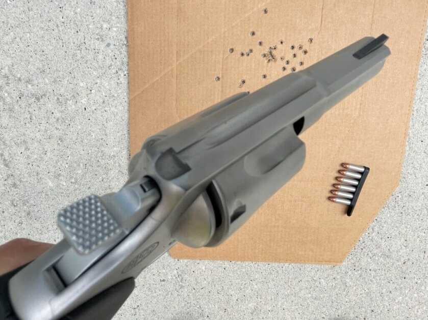 fixed sights on revolver