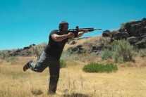 Green Beret Shows Us How to 'Shoot Without Looking Like a Toolbox'