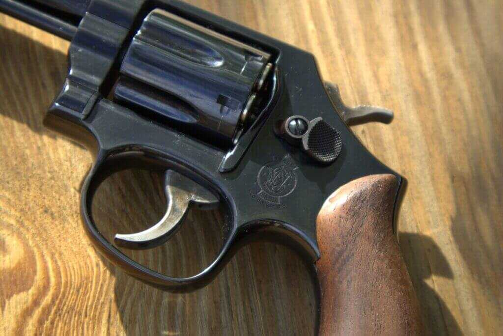 smith & wesson model 10 thumbpiece