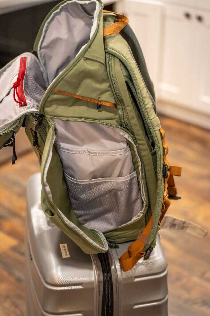 Vertx Gamut 32L additional internal compartments for EDC gear