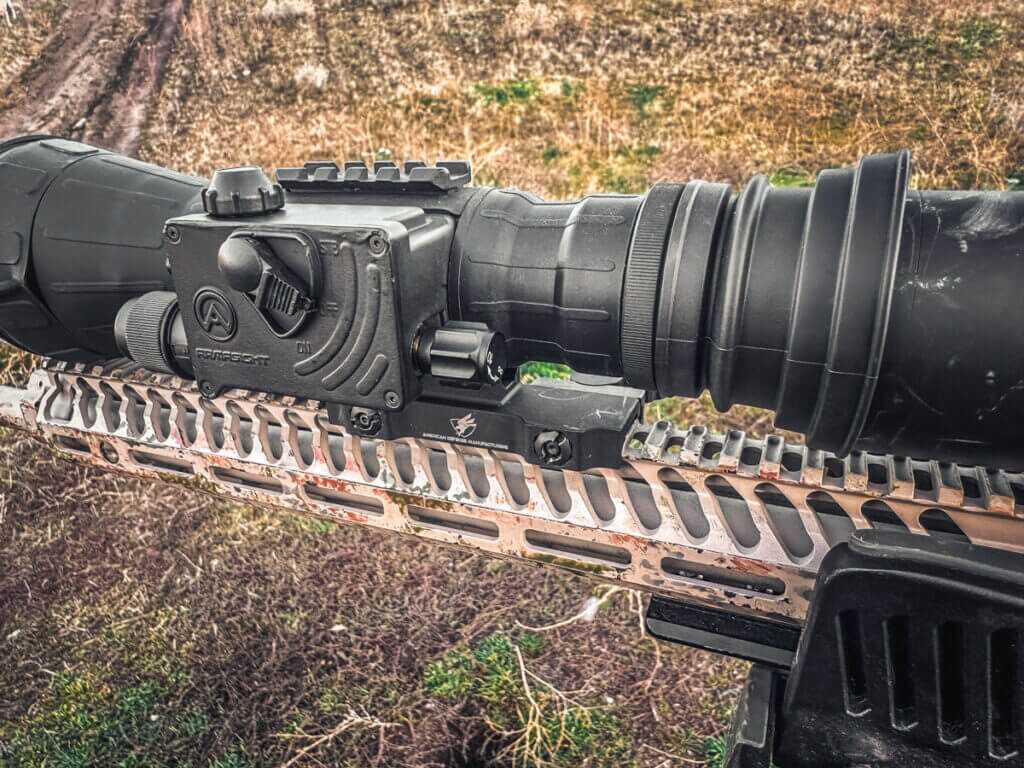 Armasight CO-LR focus knob strategically placed for fast reach