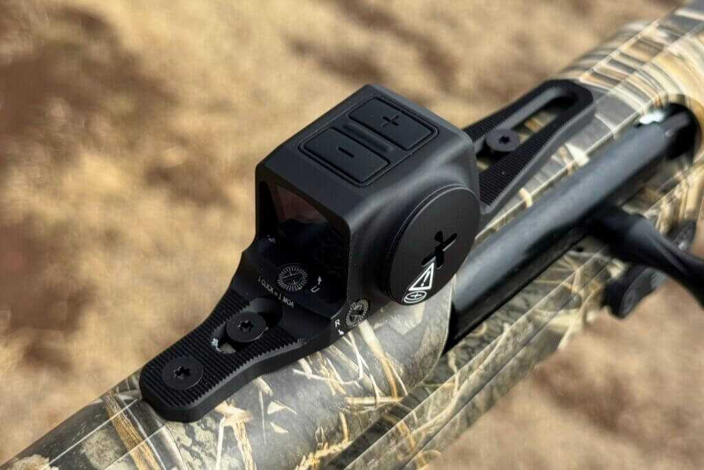 Fully enclosed Vortex Viper Shotgun Enclosed Micro Green Dot emitter protected from water and debris