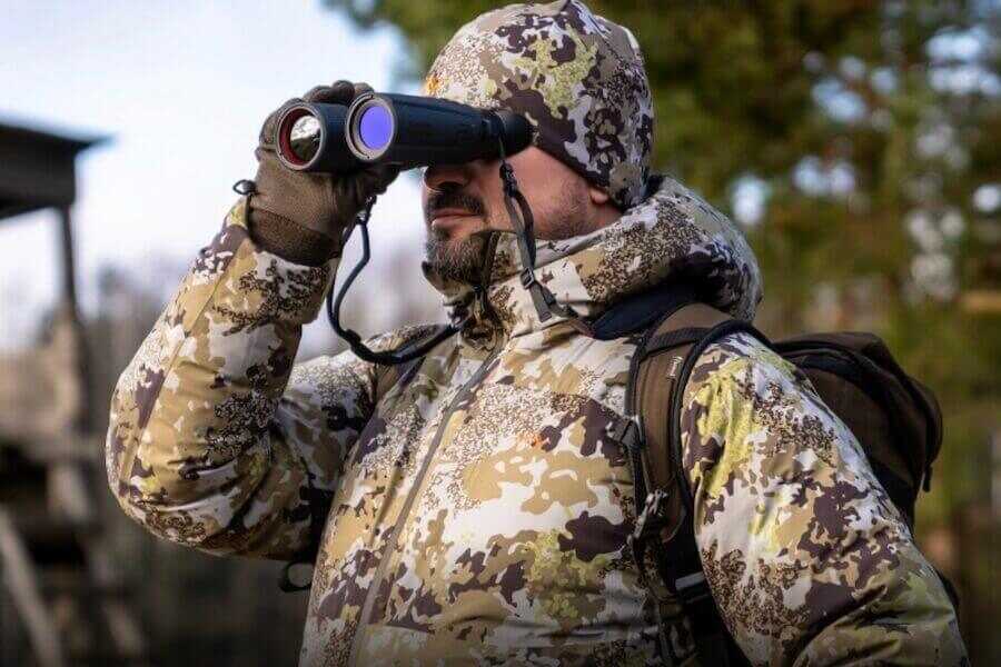 A hunter using the Nocpix Quest binos.